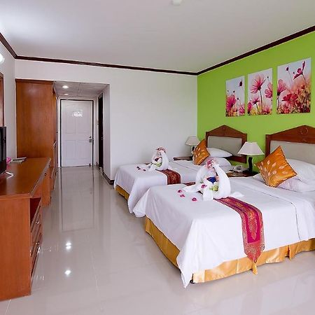Pinehurst Golf Club And Hotel Pathum Thani Esterno foto