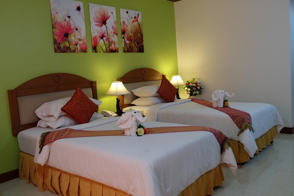 Pinehurst Golf Club And Hotel Pathum Thani Esterno foto